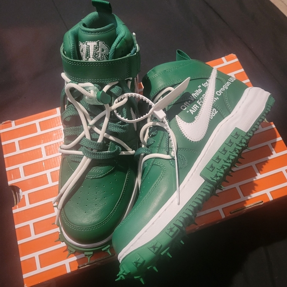 Off-White Green and White Low-Top Sneakers - Picture 7 of 11
